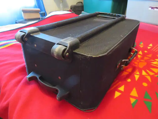 1968 Fender VibroChamp Class 'A' Tube Amp $1,400.68 in Amps & Pedals in Ottawa - Image 4