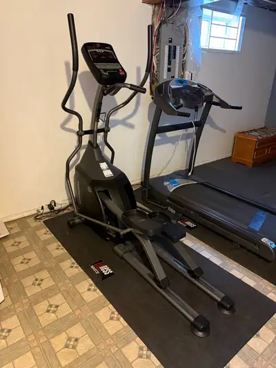 Lightly used in Excellent Condition Mainly used by elderly Horizon Club E500 Elliptical Includes Fit...