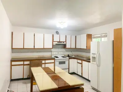 Move in now We are looking for a male tenant for our newly renovated place. A 2 minute walk to the n...