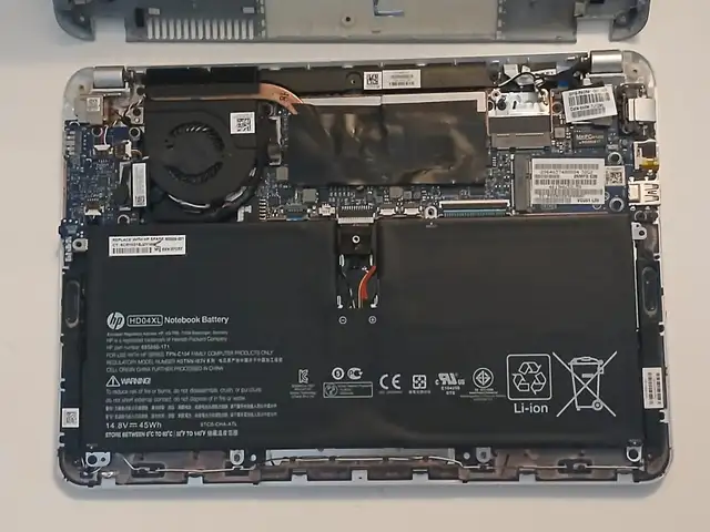 HP 13-2195ca ,  AS-IS / Pour pièces ou  réparation in Laptops in City of Montréal - Image 3