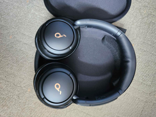 q30 ANC headphones  in Headphones in North Bay - Image 2