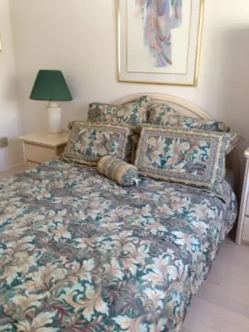Queensize Furnished Bedroom - Upper Level