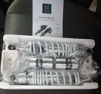Brand new pair of shock absorbers with a 320mm eye to eye measurement. It has white springs and a pi...