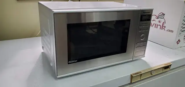 Virtually New Panasonic Compact Microwave Oven. in Microwaves & Cookers in Trenton - Image 3