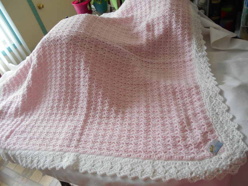 BRAND NEW HAND CROCHETED BABY BLANKETS Clothing 03 Months St