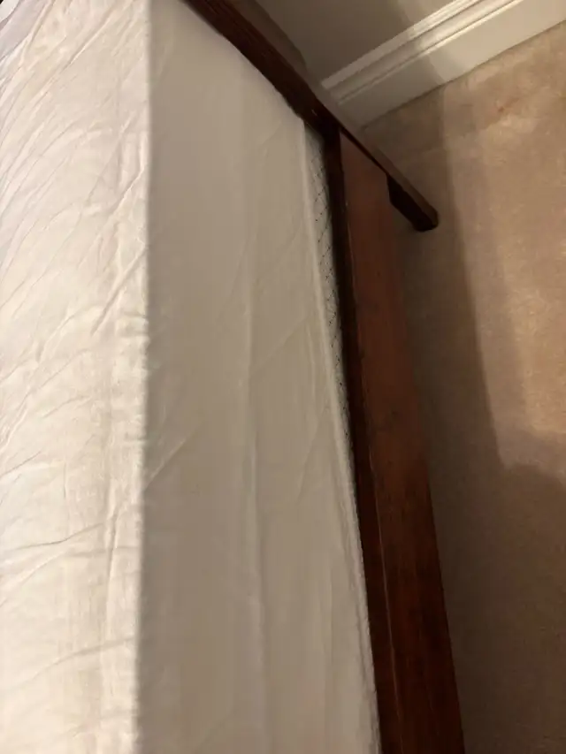 Double antique bed in Beds & Mattresses in Mississauga / Peel Region - Image 4