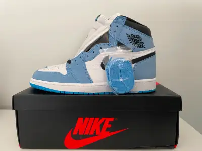 Air Jordan 1 Retro High OG 'University Blue' SIZE: 9.5, View more