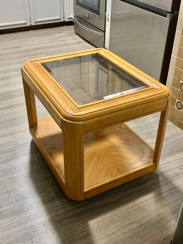 Corner glass table in Coffee Tables in Windsor Region - Image 2