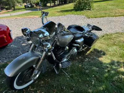 2004 Harley road king bike has 64 512 miles the bike is fuel injected had bottom end done recently a...