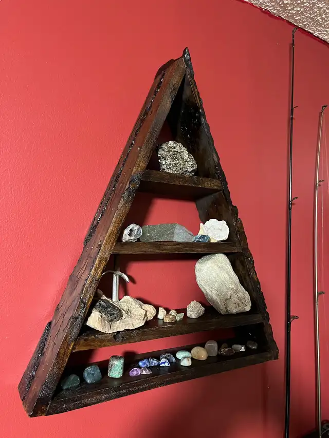 Crystals And Display in Bookcases & Shelving Units in Oshawa / Durham Region - Image 3