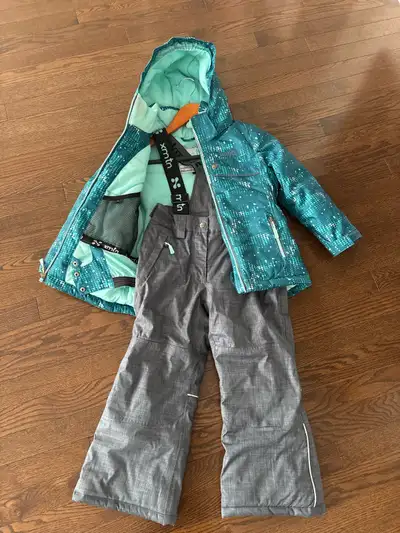 Kids girls snowsuit size 5, View more