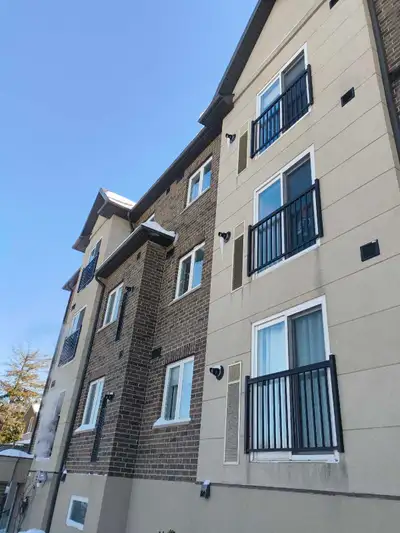 All new 2025 appliances , Costco across the street , 6 pull out cabinet drawer s,