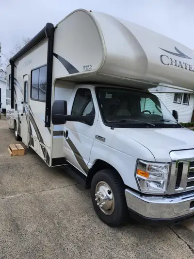 2020 Thor Chateau 28z RV, E45 , V10, 6.8 L Engine EFI Triton V10, runs on regular gas, backup/side c...