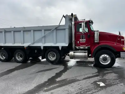 Clean, reliable, and ready to work. This 2010 International 5900 Paystar has been well maintained an...