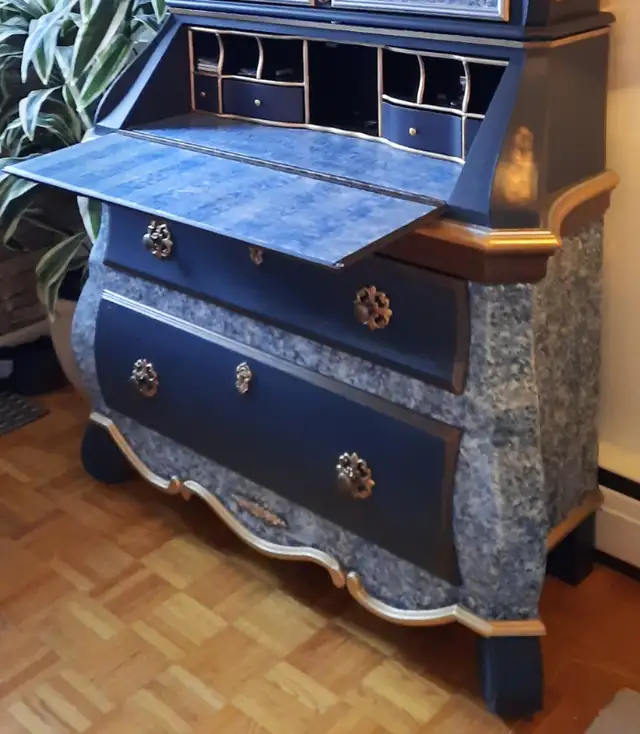 Secretary Desk/shelves/drawers - must sell/moving in Bookcases & Shelving Units in Hamilton - Image 4