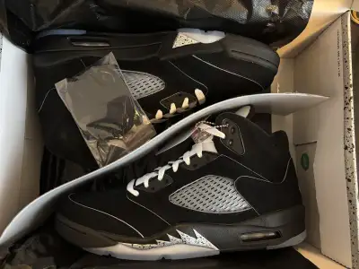 Jordan 5 Black Metallic Reimagined size 10.5, View more