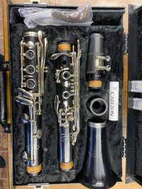 VITO CLARINET. With case. Excellent Condition. 