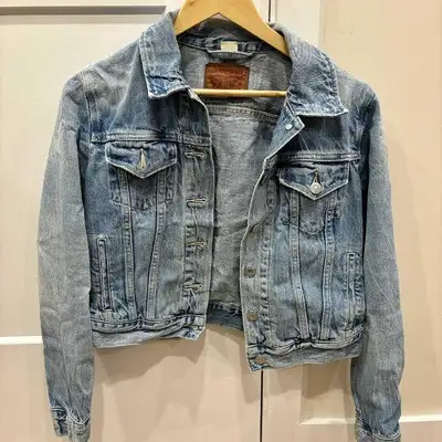 Light wash Levi’s denim jacket petite, View more