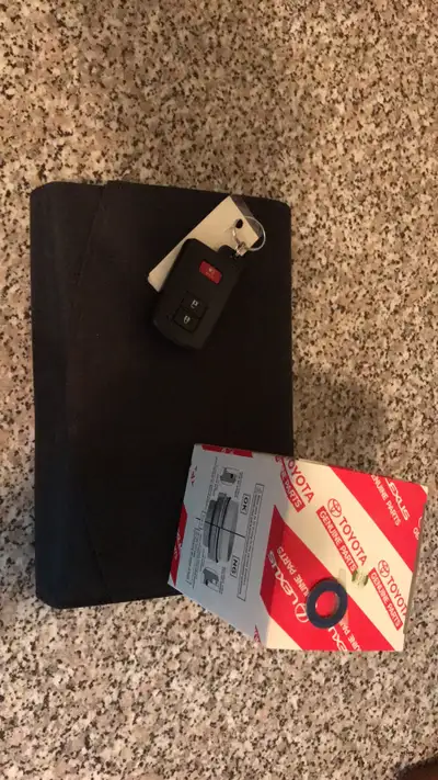 owners manual oil filter and extra key / 2021 Toyota Tacoma