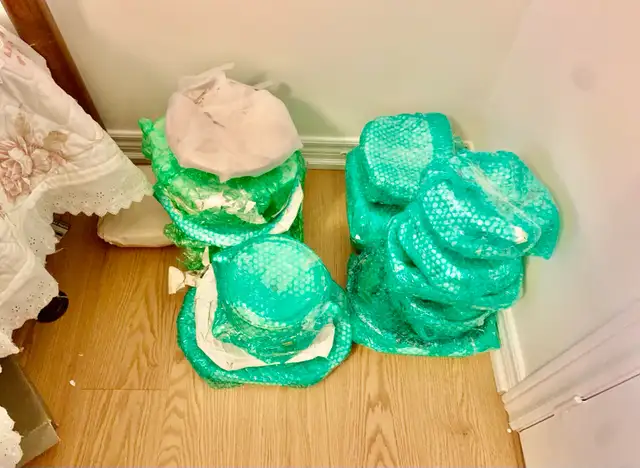 Corelle 12 peice mugs, jars, kitchen items.  in Kitchen & Dining Wares in Markham / York Region - Image 9