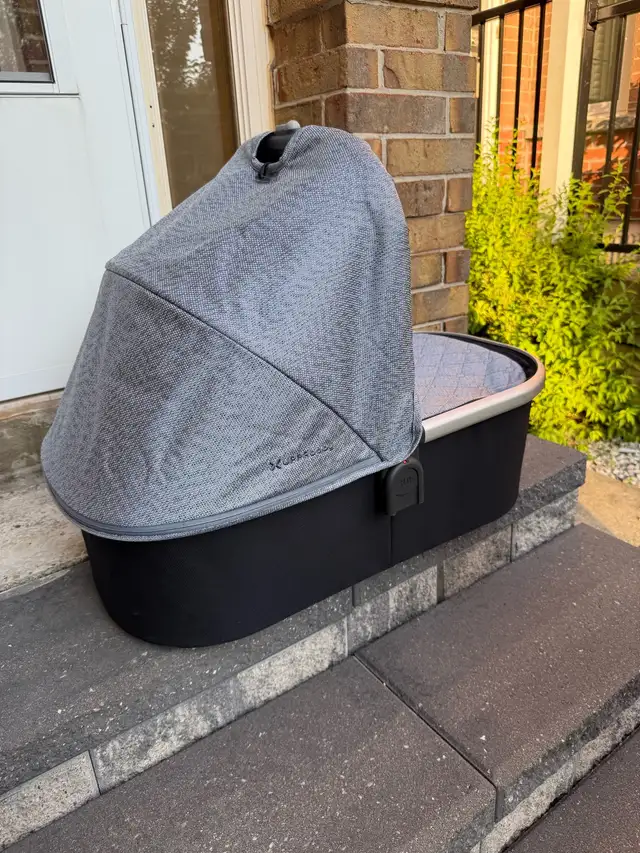 UPPAbaby Vista Stroller – Full Luxury Set in Strollers, Carriers & Car Seats in Markham / York Region - Image 9