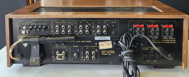 PIONEER SX-939  FLAGSHIP VINTAGE STEREO RECEIVER in Stereo Systems & Home Theatre in City of Toronto - Image 4