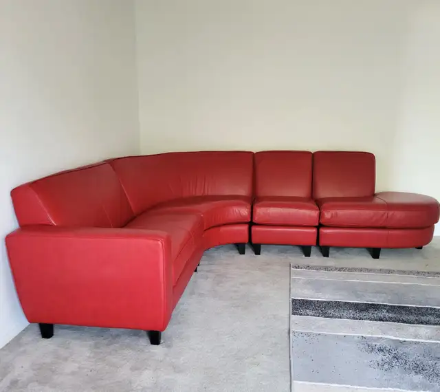 Adjustable like new real leather sectional couch can deliver in Couches & Futons in Sarnia - Image 6