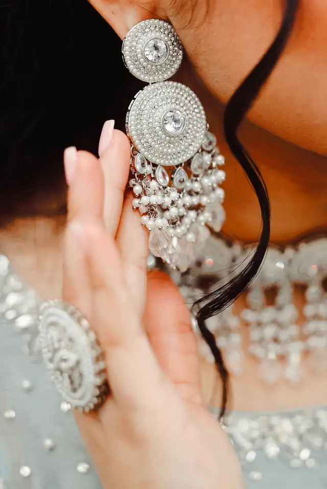 GTA Female Wedding Photographers in Photography & Video in Oakville / Halton Region - Image 4