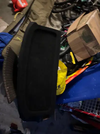 -Selling my mk7 golf’s parcel shelf, as I’ve ended up with 2 and no need for this one. -Any question...