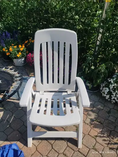 White resin Outdoor chair Sturdy Have 3 Brampton L6Y4R5, View more