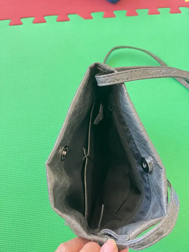 Woman’s Koltov Snakeskin Handbag in Women's - Bags & Wallets in City of Toronto - Image 4