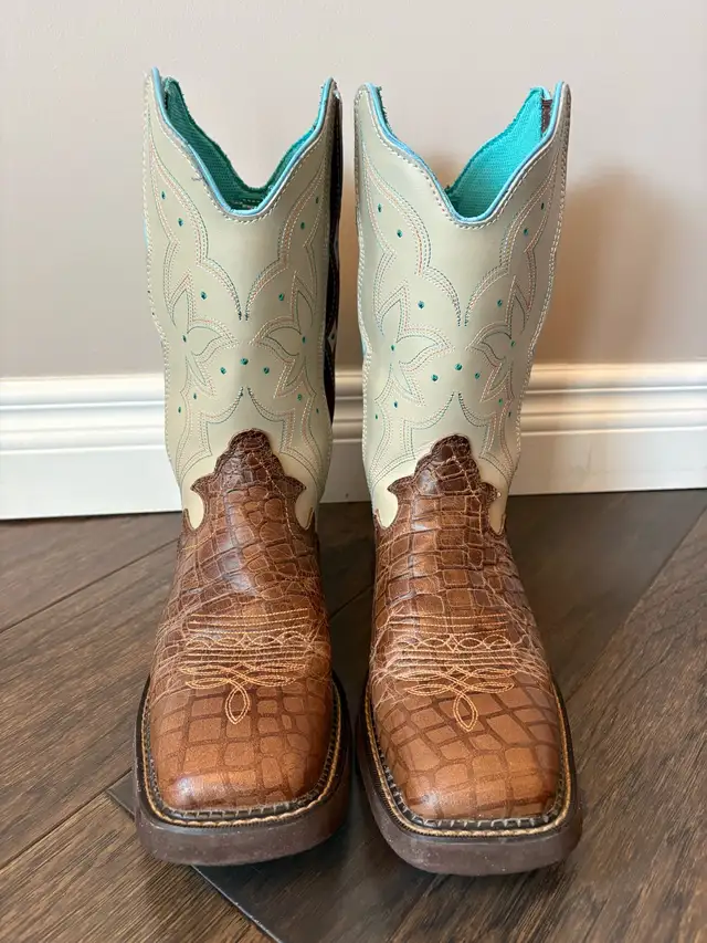 Ladies 11 Justin Cowboy Boots  in Women's - Shoes in Calgary - Image 3