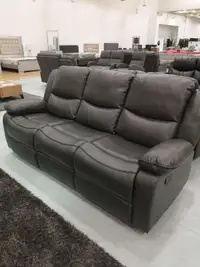 Promo ! Sofa gris inclinable a seulement 1269.99$