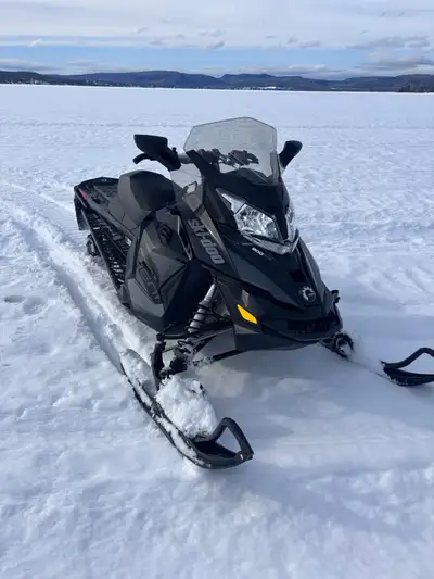 Skidoo renegade adrenaline 900 ace 17 600 km Condition impeccable Lumiere led Fog led Snowtraker sem...