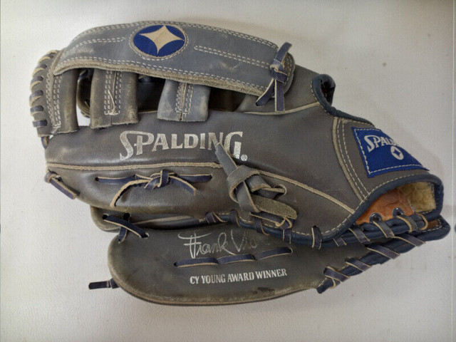 Vintage Blue Spalding Frank Viola Cy Young Baseball Glove in Arts & Collectibles in Kitchener / Waterloo