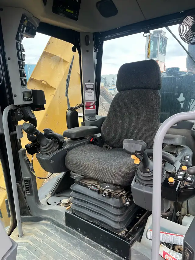 140M AWD Cat Grader 2015  in Other in Grande Prairie - Image 5