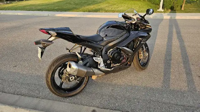 2010 Suzuki GSXR750 in Sport Bikes in Strathcona County - Image 5
