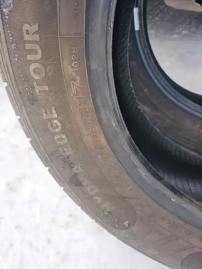 Pair of motomaster all season tires thread is 90% 4037971904