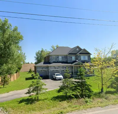 HOUSE AVAILABLE FOR RENT - BASEMENT NOT INCLUDED