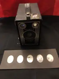 BROWNIE TARGET SIX - 16 Camera 