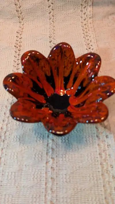 bol en céramique vintage en forme de fleur, modèle n° 968, fabriqué par Evangeline Pottery (ou Canuc...