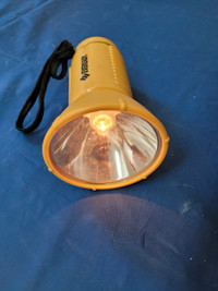 Lampe de Poche / Lanterne Evereary Jaune avec lanière à batterie