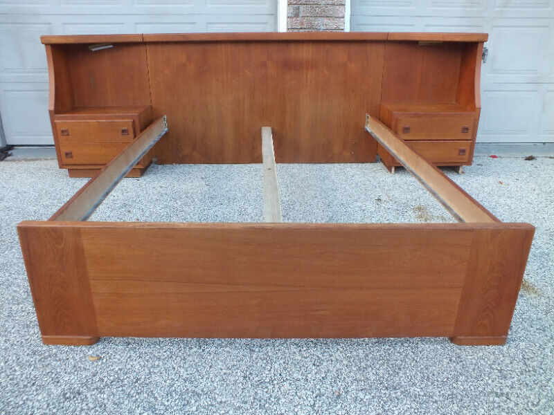 TEAK QUEEN BED WITH NIGHT TABLES MCM STYLE Beds & Mattresses Barrie Kijiji