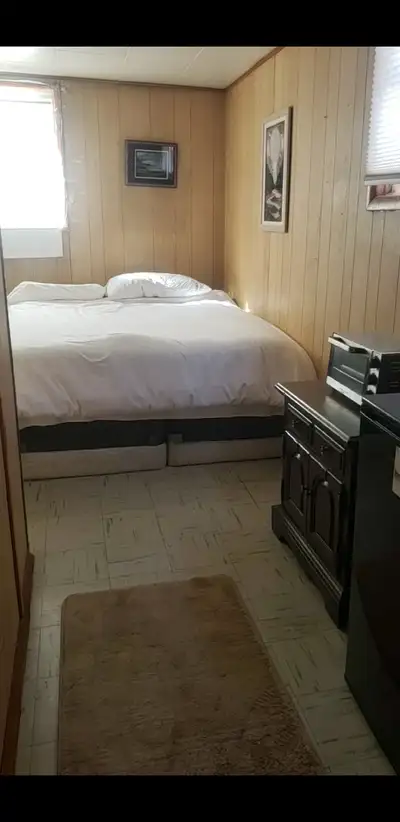 Room available for short term, near Chinook mall / LRT