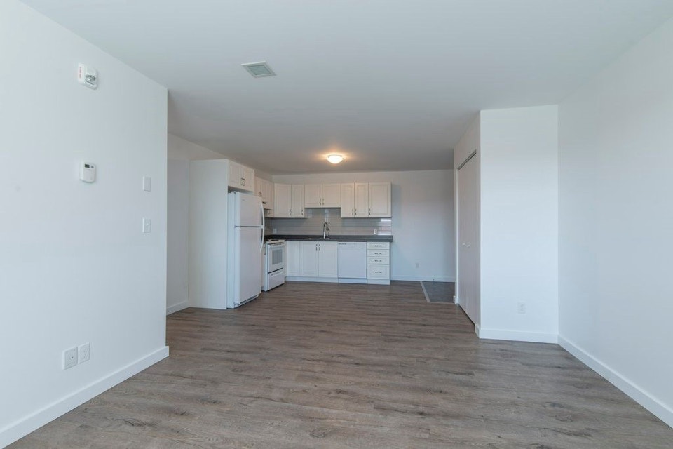 2 and 3 bedroom units for rent in Almonte 5