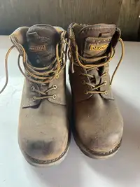 Steel toe work boots size 9 - Dakota 