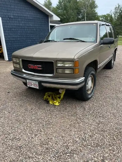 1995 GMC Yukon parts available, good power seats, doors, glass, rear lift gate etc. 350 motor does n...