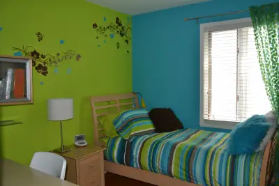 Set de chambre avec lit simple et commode, View more