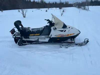 2000 Skidoo Skandic 503cc, Fan Runs well Needs a bit of TLC (Mostly cosmetic) Fix it up or drive it...