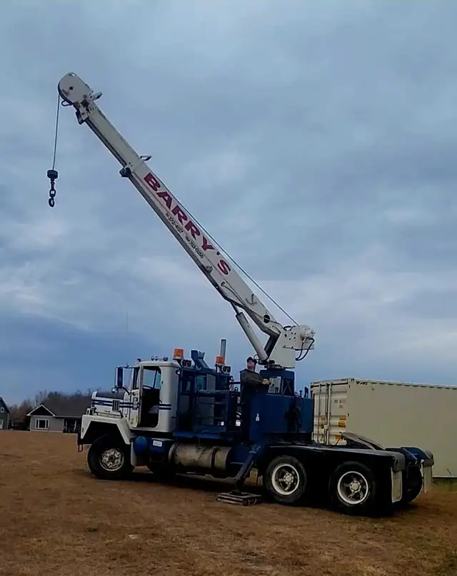 1980 International Paystar 5000 Picker Truck in Other in Red Deer - Image 4